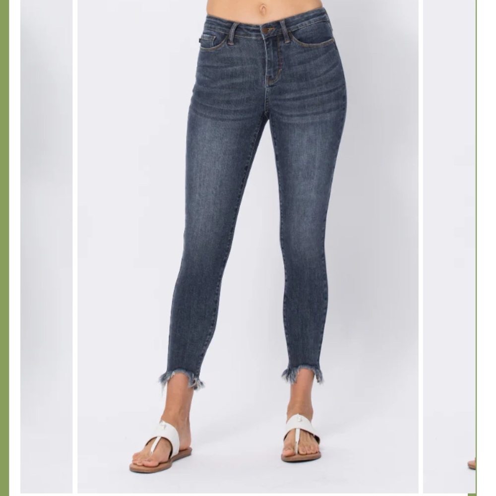 Judy Blue 22W Shark Bite Hem Skinny Jeans
